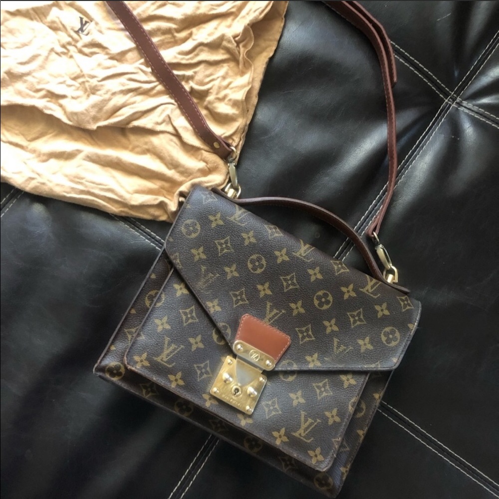 MORE PHOTOS of Louis Vuitton Monceau